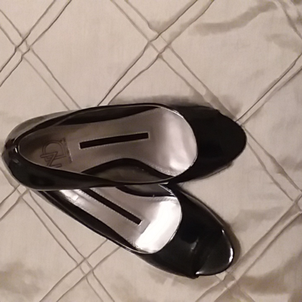 New Directions Patent Leather Style Open Toe Black 8